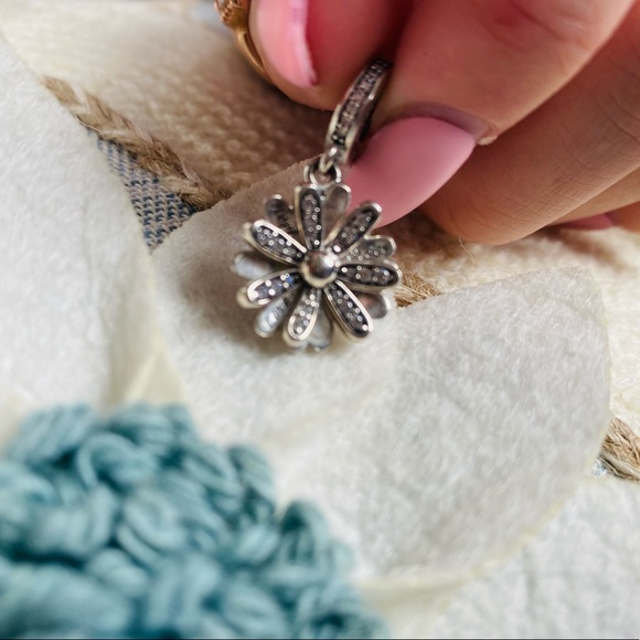 SOLD 🌼HOST PICK!🌼 Pandora Daisy Charm - Picture 6 of 6